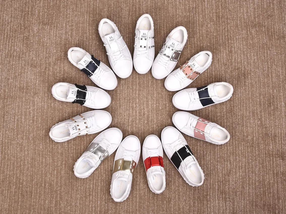 Men's shoes 440💰 (men and women couples) Valentino classic color matching series casual shoes. Made with heavy craftsmanship, good products pay attention to every detail. A must-have trendy item that can be worn all year round, it has been worn by many celebrities and Internet celebrities~~Imported cowhide surface, unique design concept, sheepskin lining, counter quality. Women’s clothing 35-40. Men’s clothing 39-44, 45-46 (returns and exchanges are not supported for custom-made items)